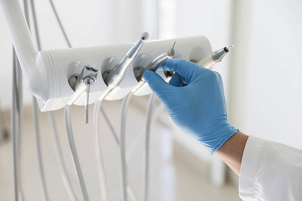 Professional Tooth Extraction technician working in Pearl, MS